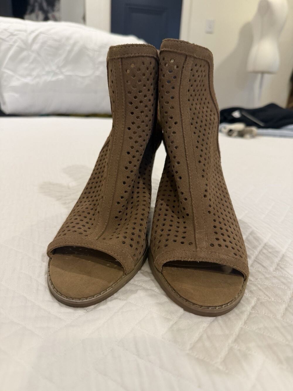 NEW Lucky Brand Larise Women's Size 9.5 M Open-Toe Suede Leather Tan Bootie